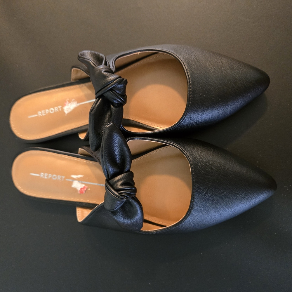 Report Women's Black Slip-On Mules